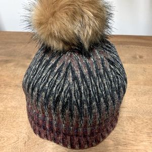 NWOT tuque with a faux fur pompom.